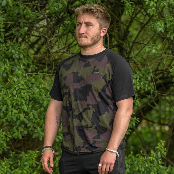 Avid Carp Distortion Camo Lite Short Sleeve T-Shirts