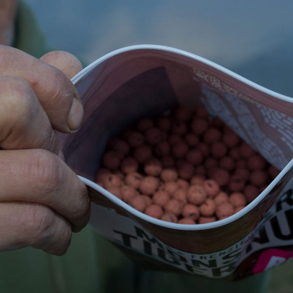 Dynamite Baits Monster Tiger Nut Red-Amo Boilies 1kg